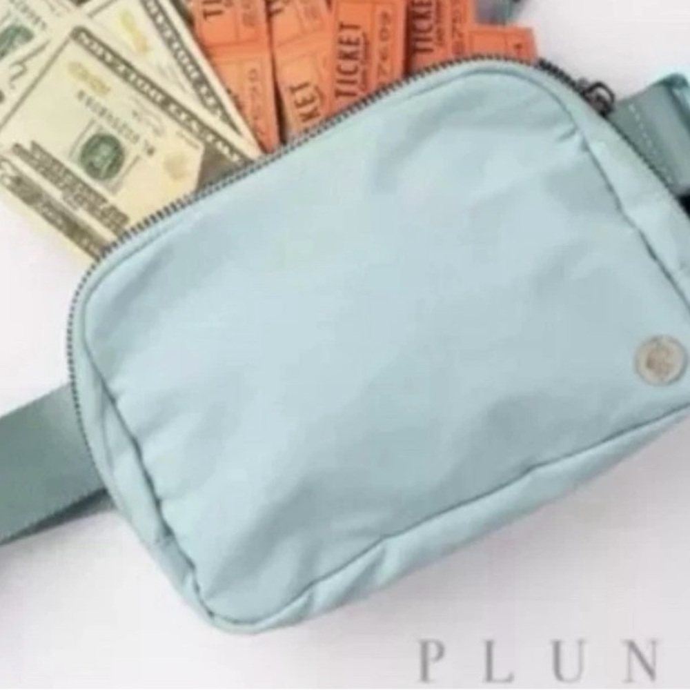 Plunder Design Fashion Trendy Blue Belt Bag Fanny Pack On The Go Hand Free Walle